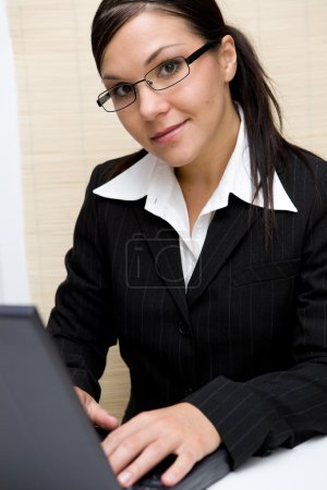Femme d'affaires au travail 