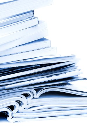 Empilement de brochures en ton bleu 