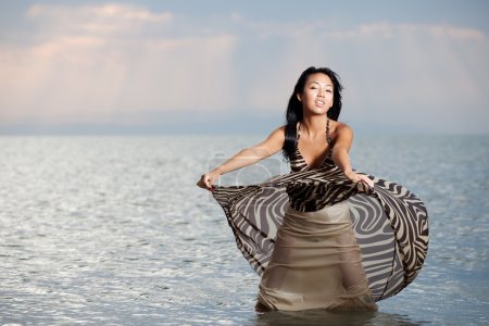Asiatique beauté en robe 