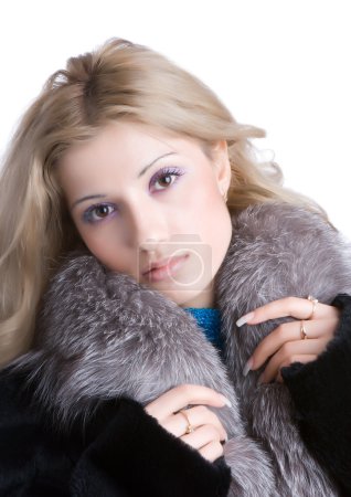 Fille dans une fourrure 2 