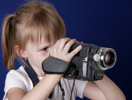 fille tirer maison vidéo 