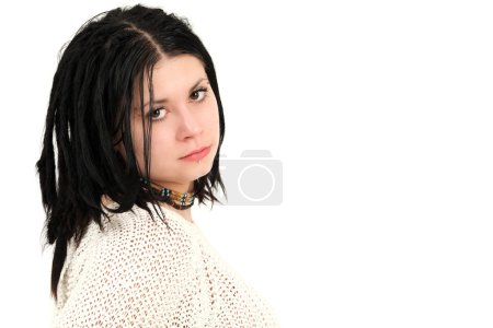 Jeune adolescente aux cheveux tressés 