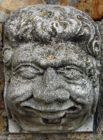 visage de pierre de l'homme 