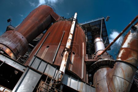 Usine industrielle obsolète 