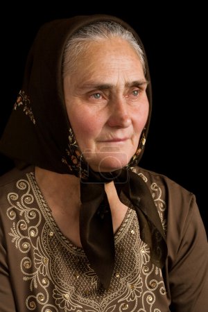 Vieille femme en tristesse 