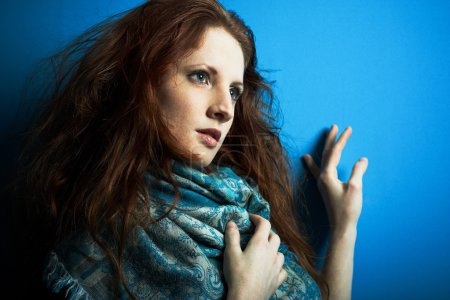 Portrait de la jeune belle fille