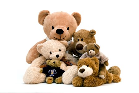 Ours en peluche isolé sur fond blanc