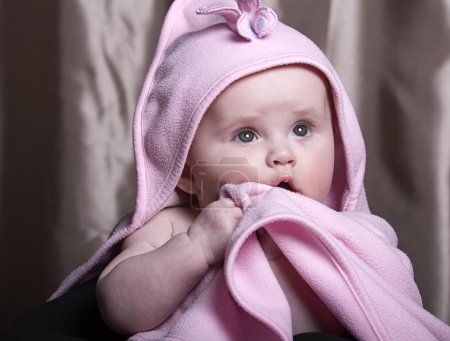 Portrat discret d'un bébé de cinq mois 