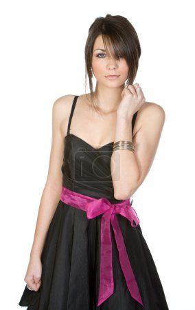 Jolie adolescente en robe noire 