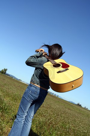 Femme guitariste 