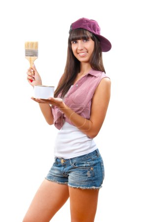 Belle jeune fille va peindre 