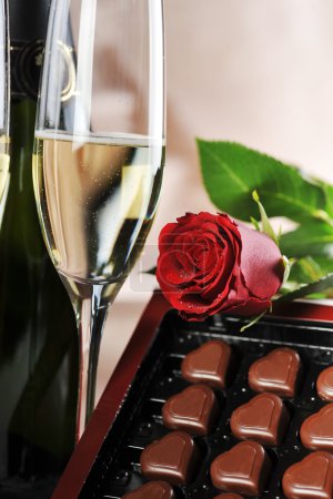 Champagne et Rose rouge 